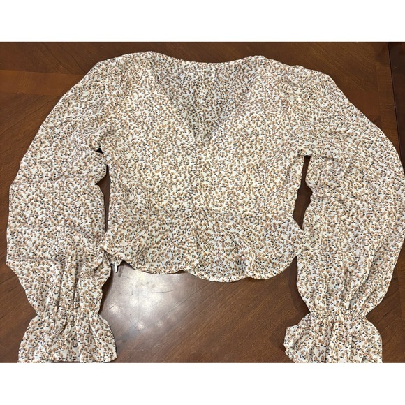 Princess Polly Floral Ruffled Bell Sleeve Crop Top, Size 2 - Picture 3 of 6